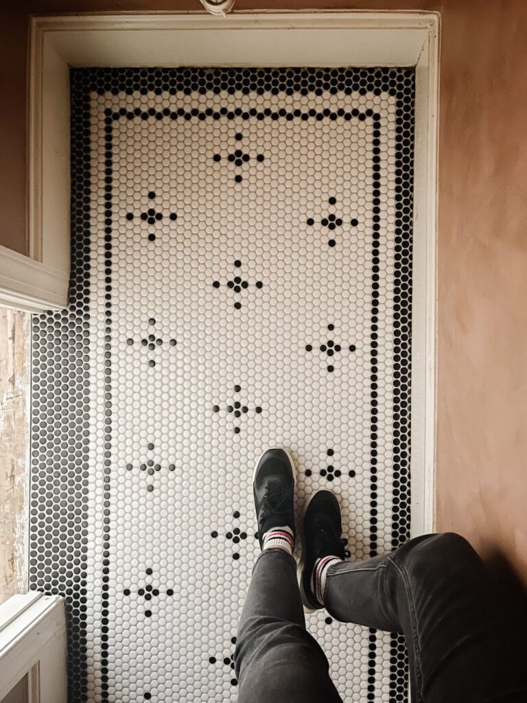 1699560976_Bathroom-Floor-Tiles.jpg
