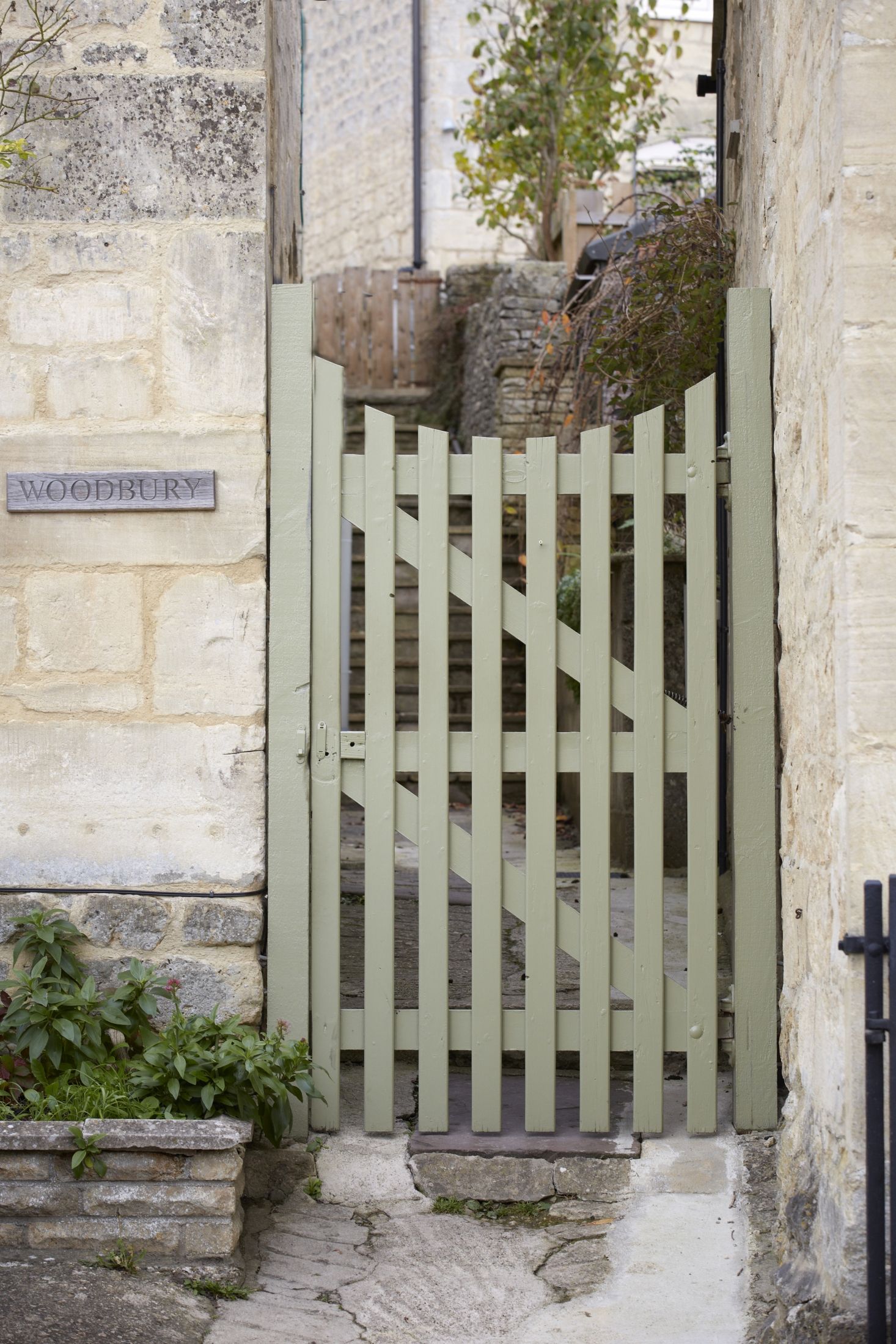 Welcome Home: Outdoor Gate Designs That Impress