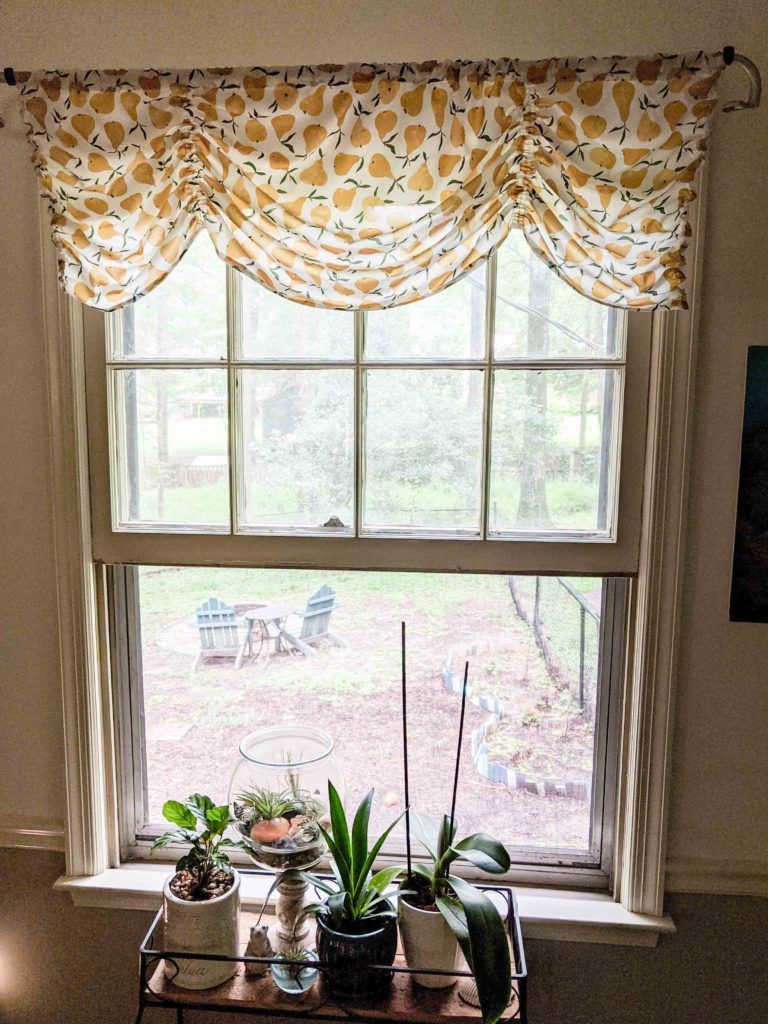 Valance Curtains: Add a Touch of Elegance to Your Windows with Valance Curtains