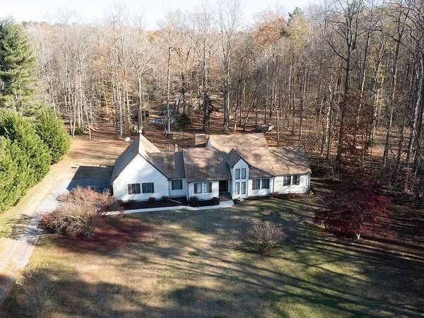 Discover Your Private Hunter’s Hideaway: A 100-acre Estate Surrounded by Nature