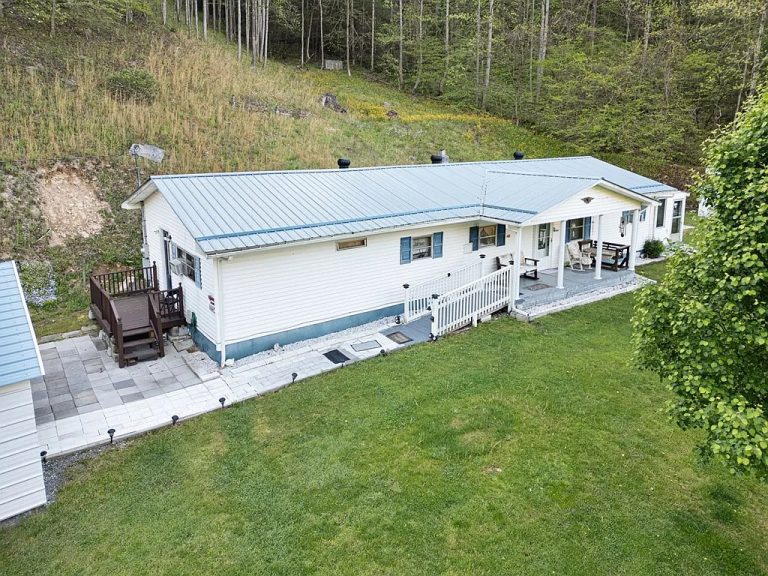 Private 5.09-Acre Property with 3-Bedroom Home in Oakwood, VA