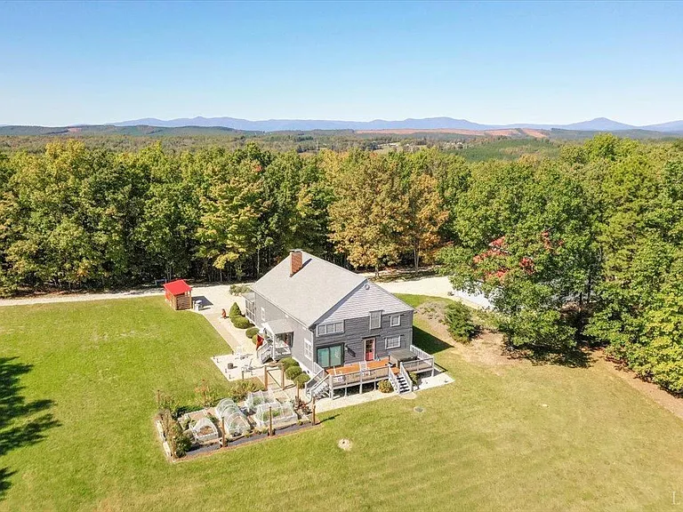 Luxury Retreat with Rustic Flair on 33 Acres