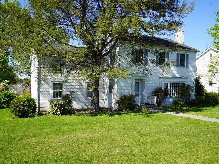 Quaint Fixer-Upper in a Prime Spot