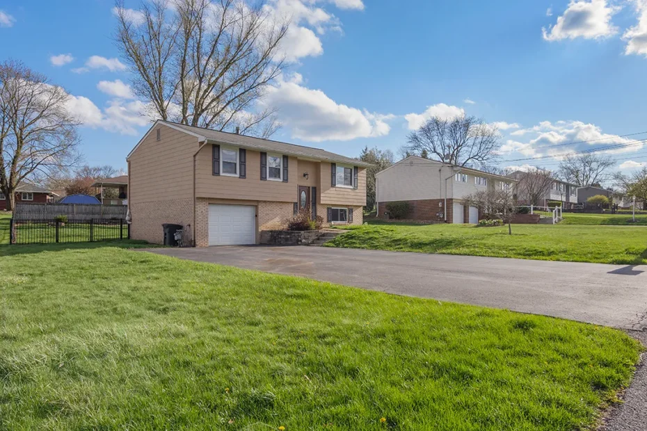 Cozy 3BR/2BA Split-Entry Home in the Heart of Central Valley School District