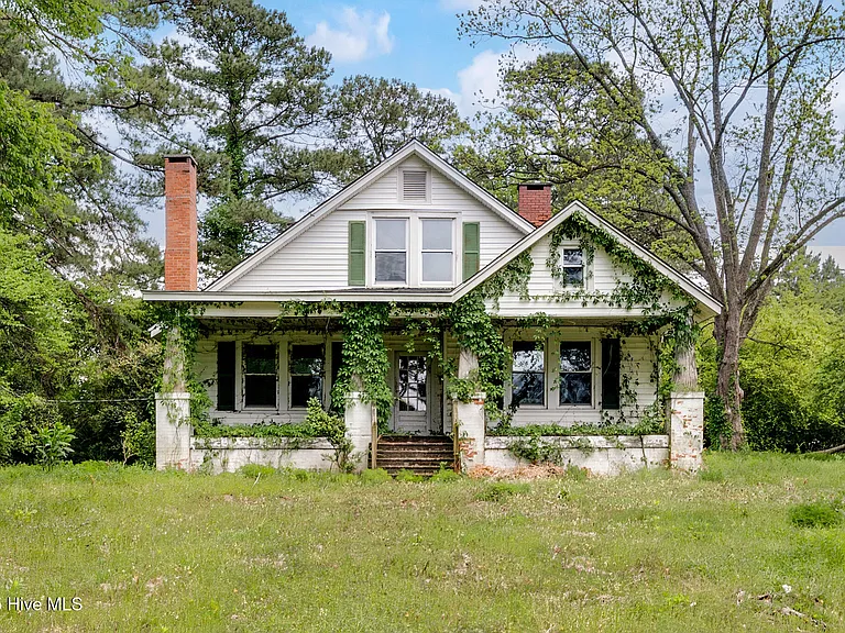 Historic Craftsman Home on a Hilltop