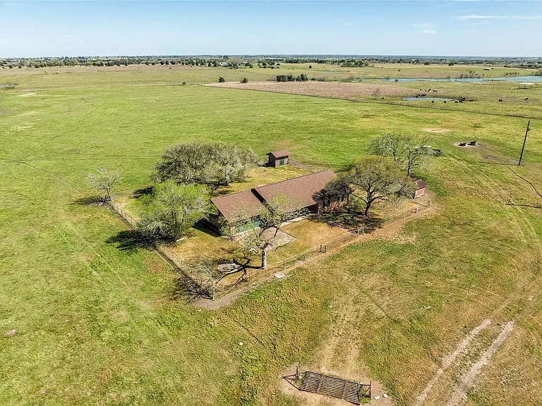 Charming Rural Getaway in Schulenburg