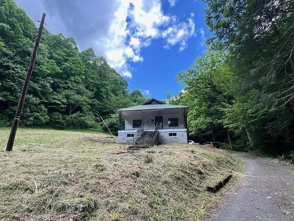 Quaint Country Retreat on 45 Acres in Jenkins, Kentucky