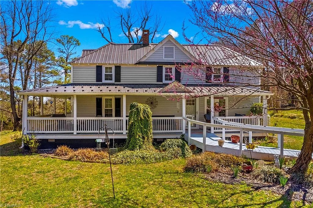 Charming 3-Bedroom Home on 3.5 Acres in Roaring River, North Carolina