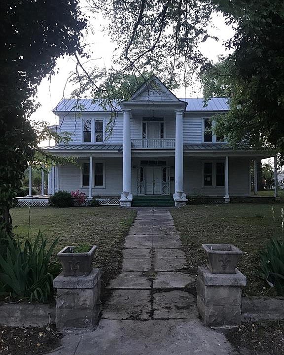 This expansive 3,279 square foot single-family home offers ample space and comfort