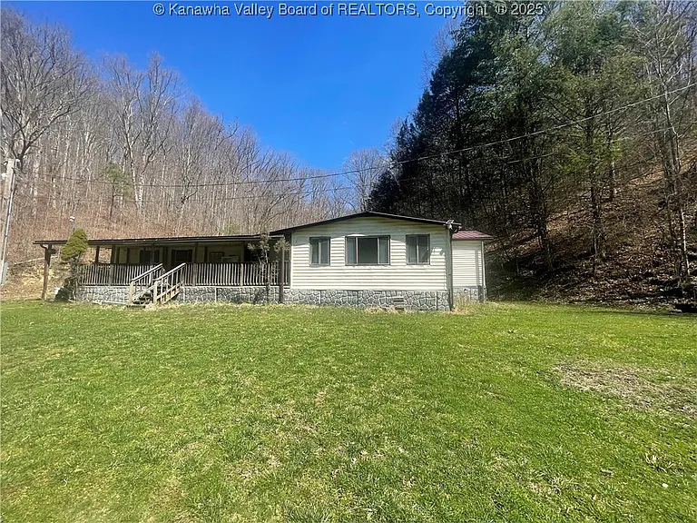 Expansive 21-Acre Country Escape with Limitless Possibilities