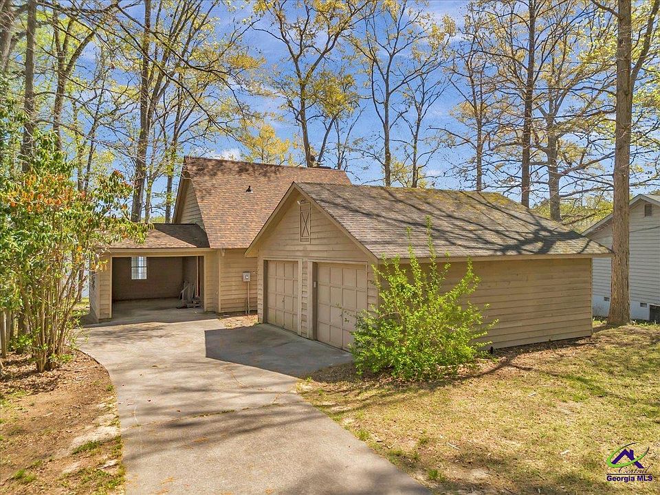 Lakefront Luxury Living – Your Ideal Home in Lake Wildwood Awaits!