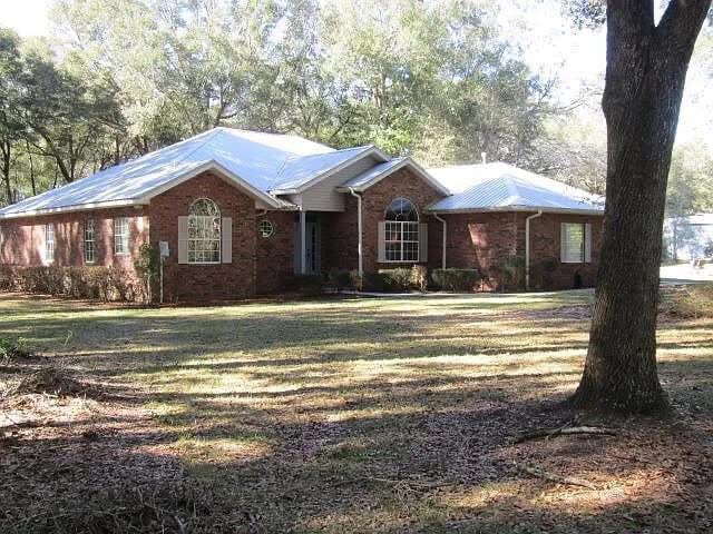Exclusive Estate with Private Pool on 33 Acres