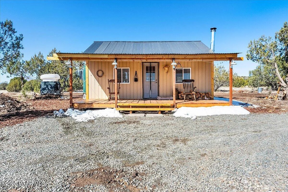 Charming 1-Bedroom Cabin on 10.44 Acres in Ash Fork, AZ