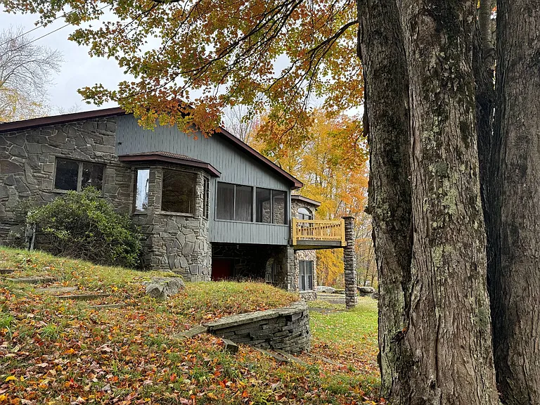 A Private Waterfront Escape Surrounded by Nature