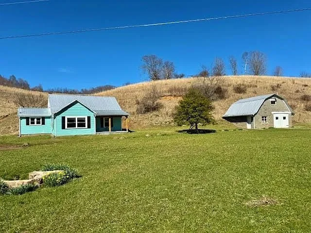 Spacious 3-Bedroom Farmhouse Set on 21.46 Acres in Ceres, Virginia