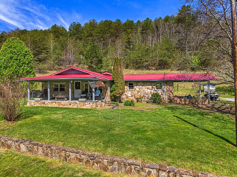 Secluded Mountain Escape on 10+ Acres