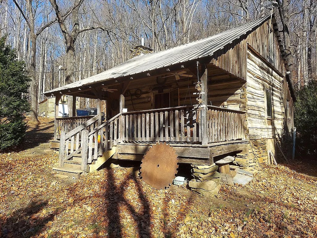 Secluded Log Cabin Retreat on 19 Acres – Ferrum, Virginia