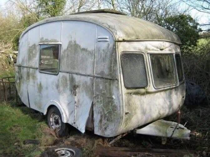Exploring a 63-Year-Old Caravan: A Journey into a Time Capsule