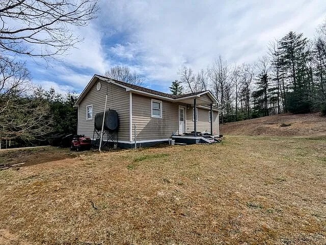 Peaceful 2-Bedroom Home with Acreage in Independence, VA