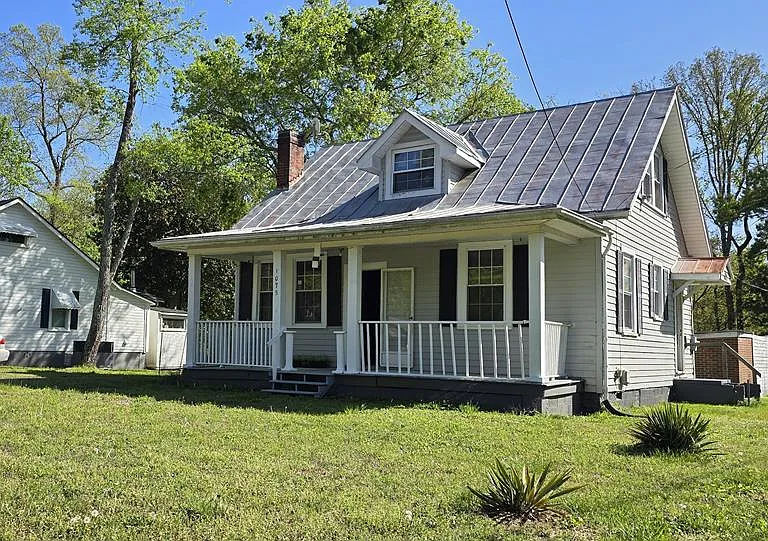 Cozy Country Cottage