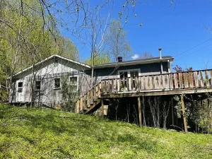 Peaceful 11-Acre Mountain View Property for $40K – Close to Hazard, KY