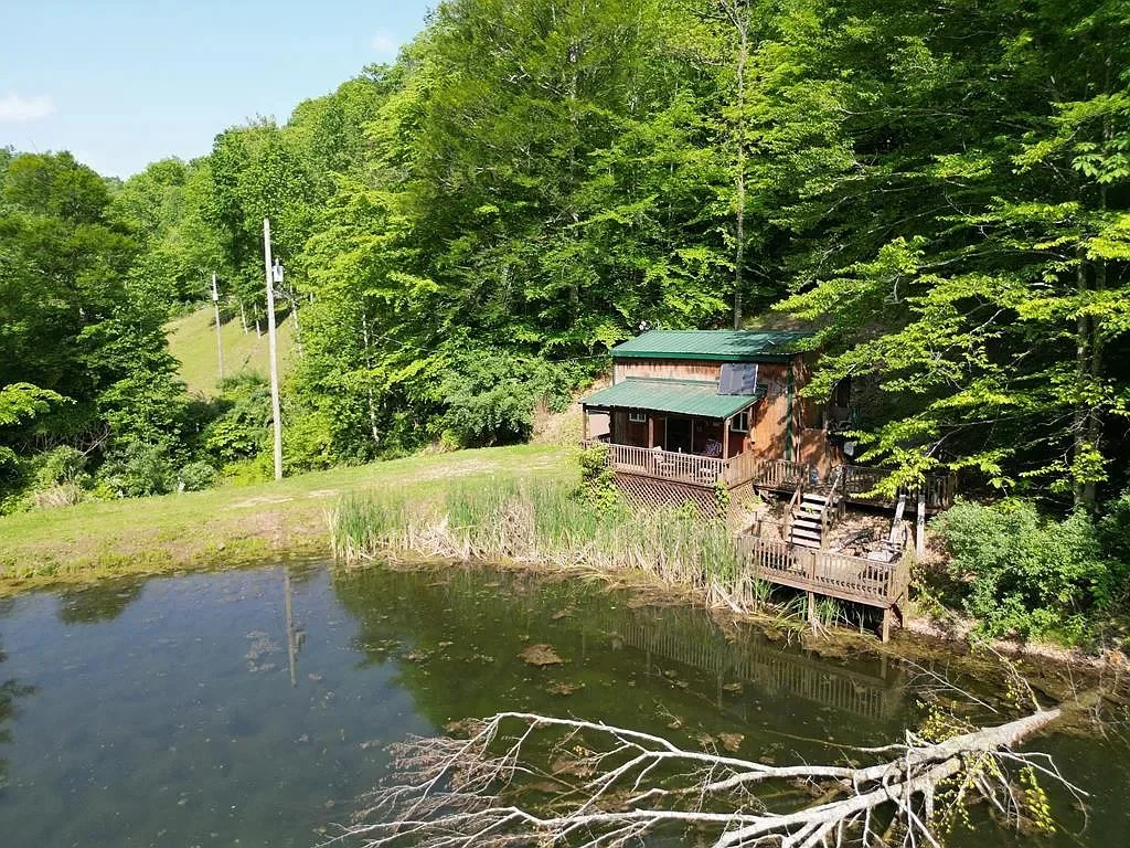Off-Grid 1-Bedroom Cabin on 10 Acres in Hazard, Kentucky