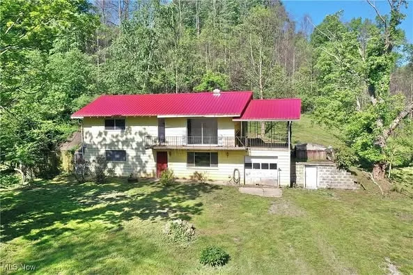 Charming 3-Bedroom Home with Barn & Orchard on 33.74 Acres – Smithville, WV
