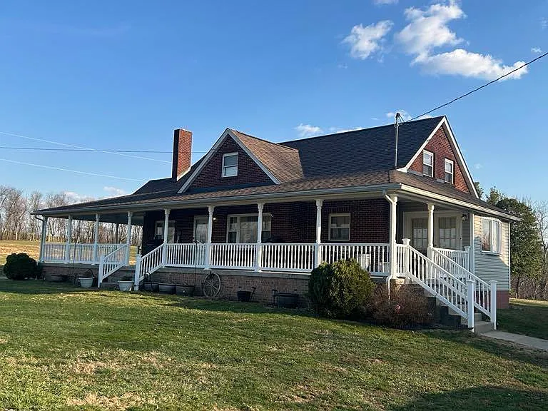 Country Living – Ideal Small Farm for Cows or Chickens – $255,000