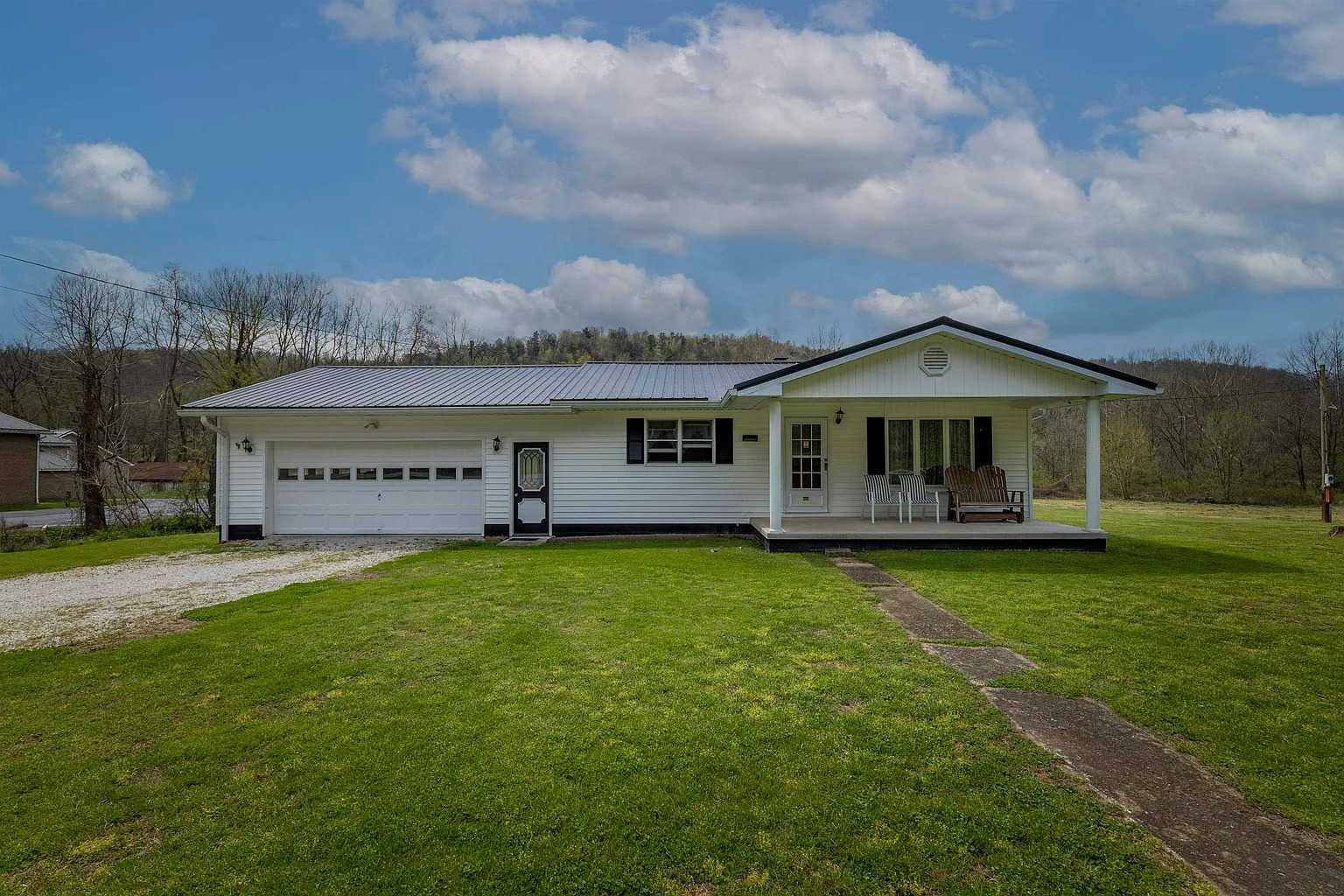 Charming Country Cottage on 216.6 Acres – Grayson, KY
