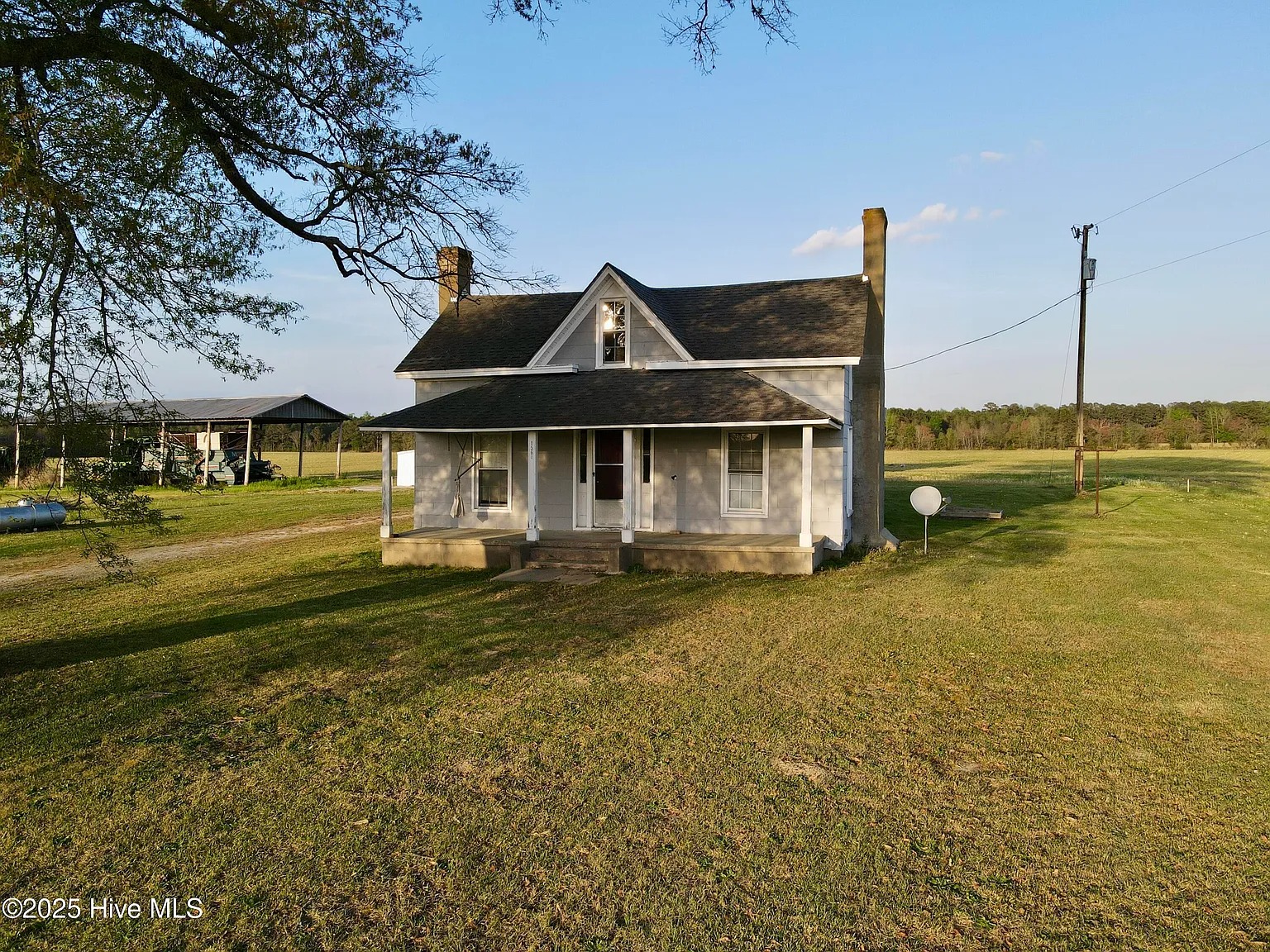 Historic Farmhouse with 3 Bedrooms on 0.54 Acres in Williamston
