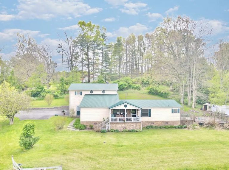 Spacious 5-Bedroom Home with 3-Car Garage on Over Half an Acre in Rock, WV