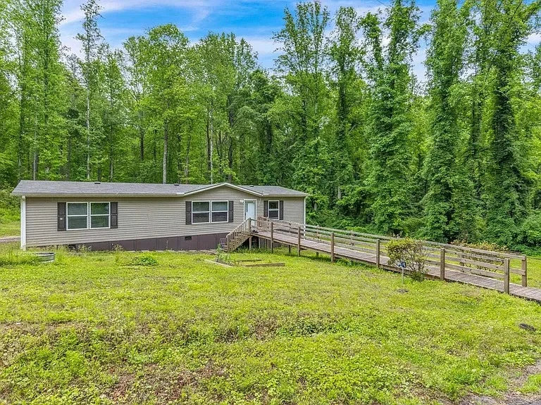 Affordable Living on 1.99 Acres – 3-Bedroom Mobile Home in Greenville