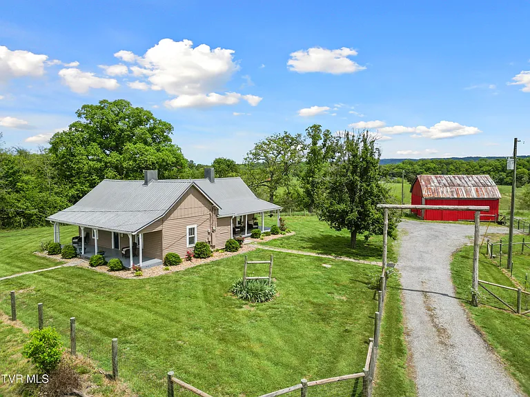 Charming Renovated Farmhouse