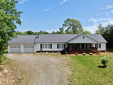 Breathtaking Views & Comfort Await – Charming Ranch on 2 Acres Near Pilot Knob