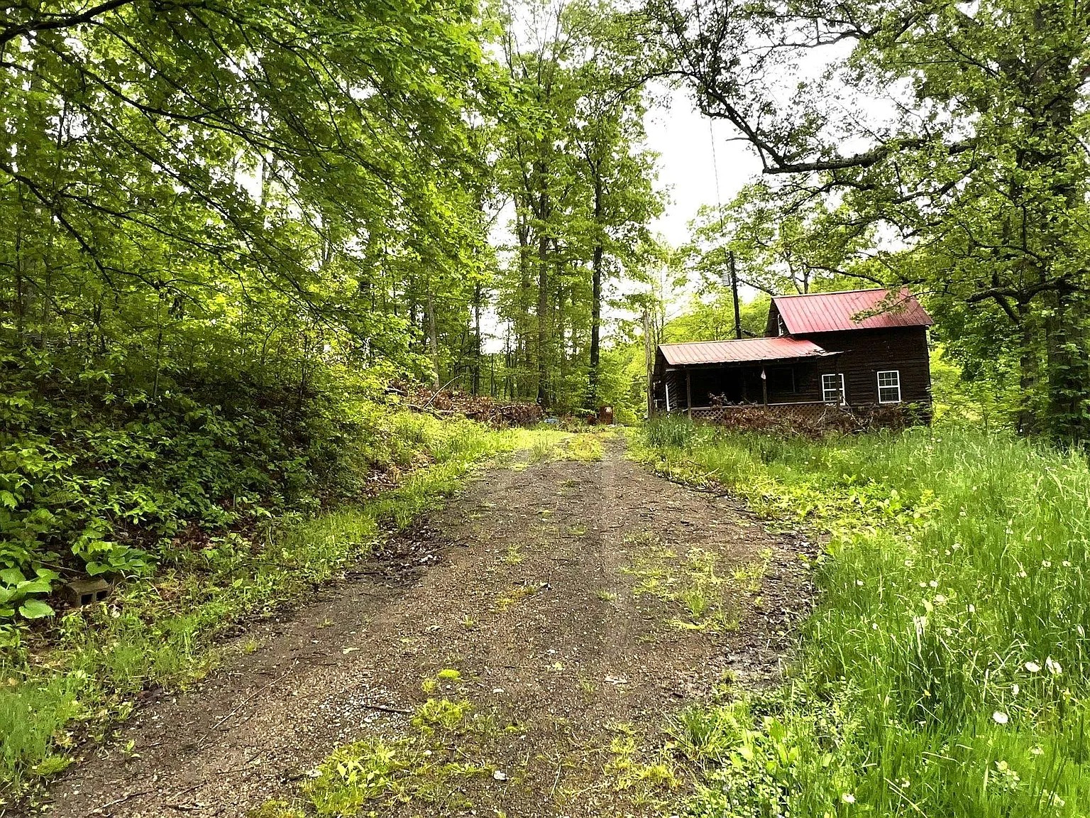 Cozy Country Cabin on 1 Acre – Greenup, KY