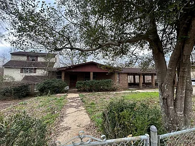 26+ Acres of Potential Near the City