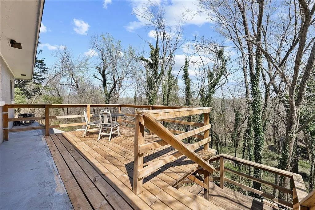 5-Bed Home on 5 Acres with Barn & Workshop Near Oklahoma City