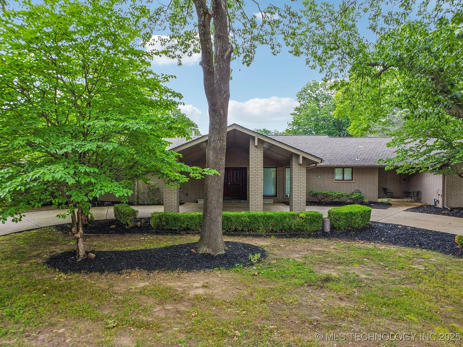 Luxury Ranch Home with Pool & Chef’s Kitchen on Half-Acre Corner Lot in South Tulsa