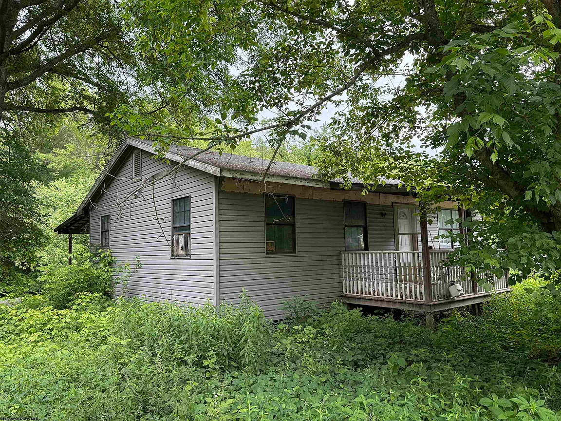 A Perfect Summer Hideaway by the River