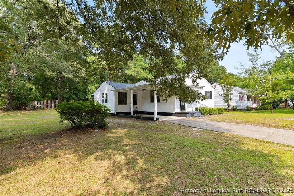 Charming 1950s Home with Renovation Potential – Fayetteville, NC