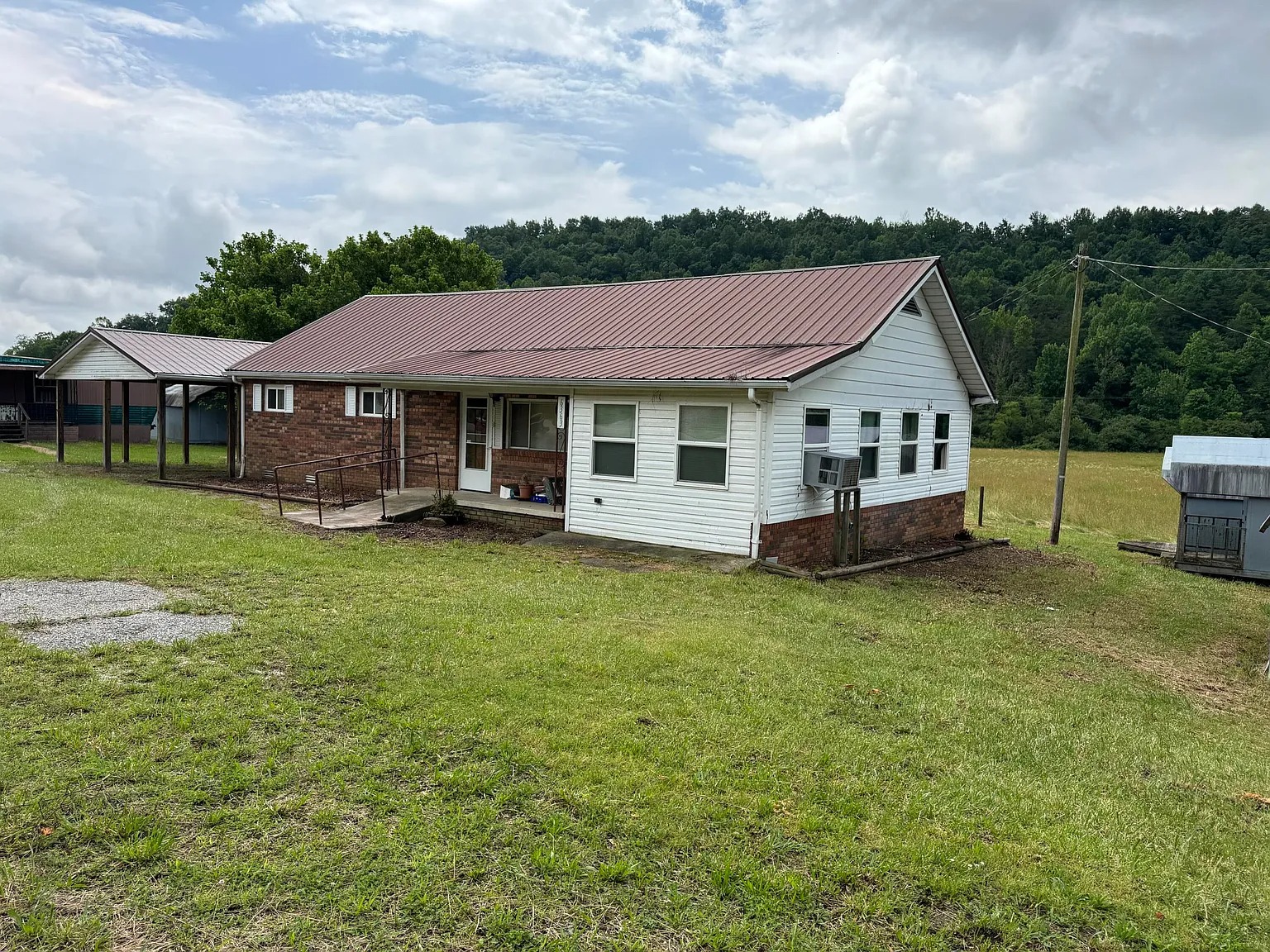 Spacious 3-Bedroom Home on 85 Scenic Acres – Rockholds, KY