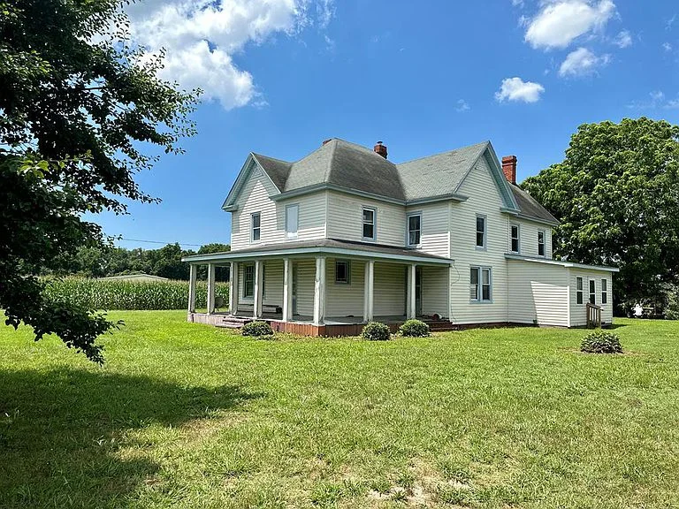 Historic Virginia Farmhouse, Circa 1910 – Serene Rural Location