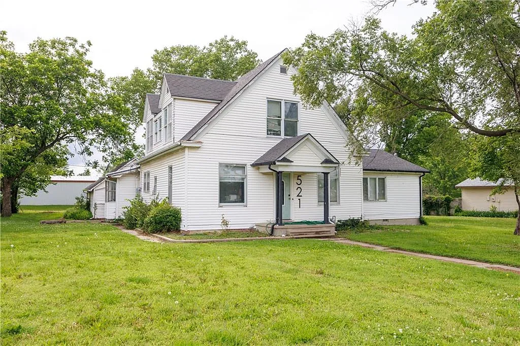 Charming 4-Bedroom Home at 521 N 15th St, Fredonia, KS