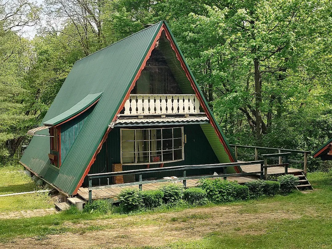 Spacious Country Living – 2BR Home on 14 Acres, Up for Auction
