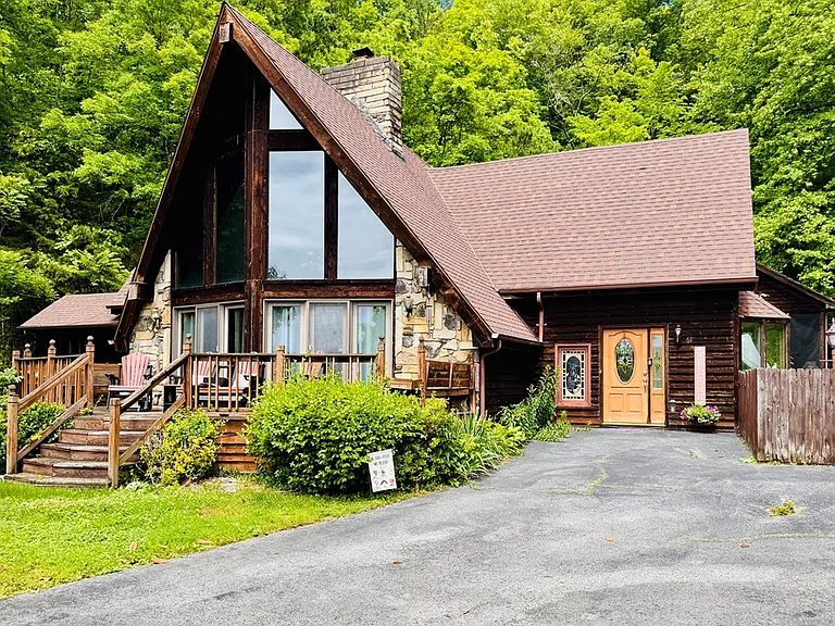 Peaceful A-Frame Getaway with Pool & Pond on 11 Acres Near Paintsville Lake