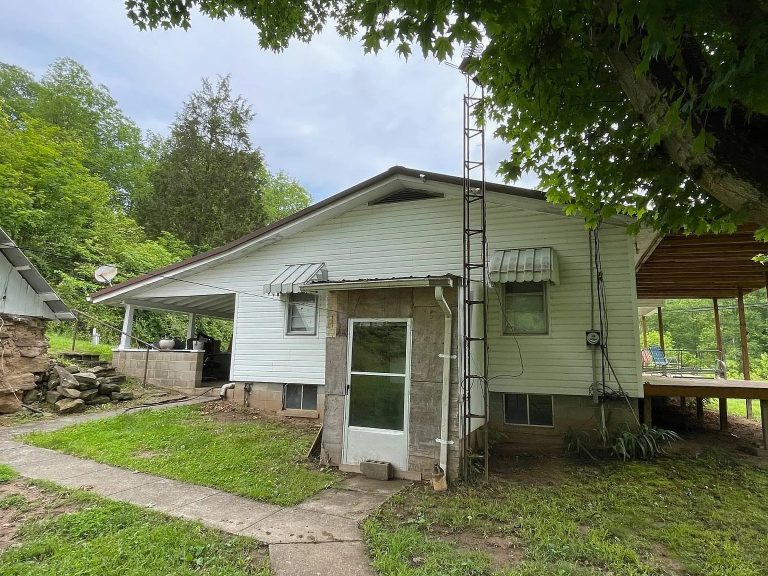 Charming Farmhouse on 43 Acres with River Access – Charleston, WV