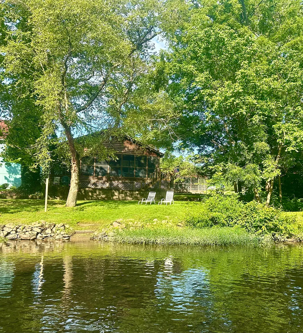 Riverside Retreat with Dual Cabins – Fully Furnished & Turnkey!