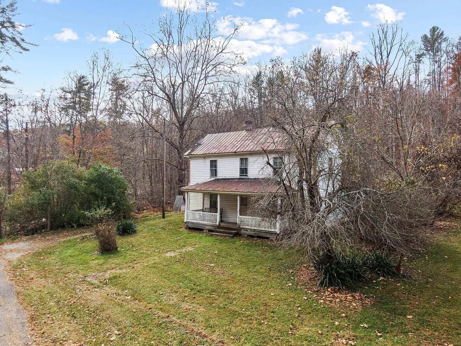Historic Farmhouse on 16.5 Acres in Hiwassee, VA