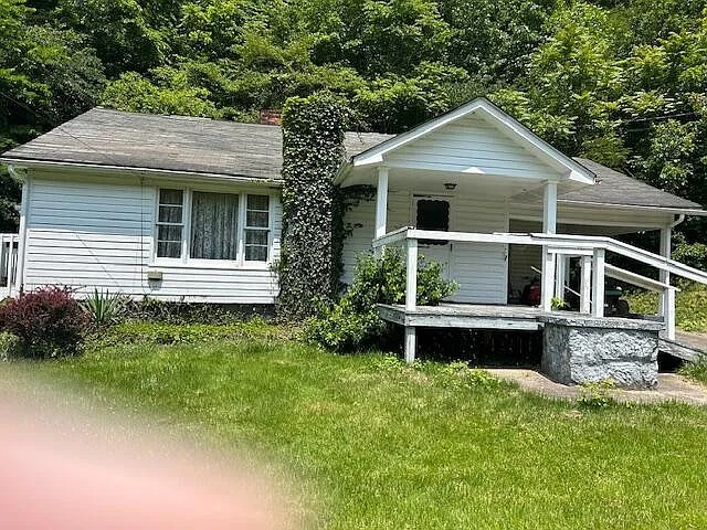 21-Acre Property with Riverfront and Home in Stinnett, KY