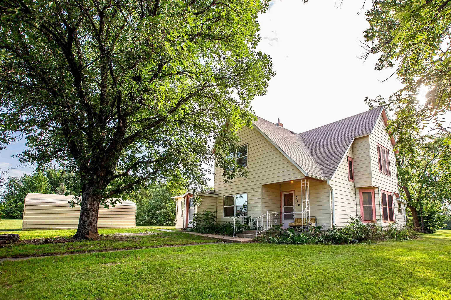 6-Bedroom Revival Home in Alma, Nebraska